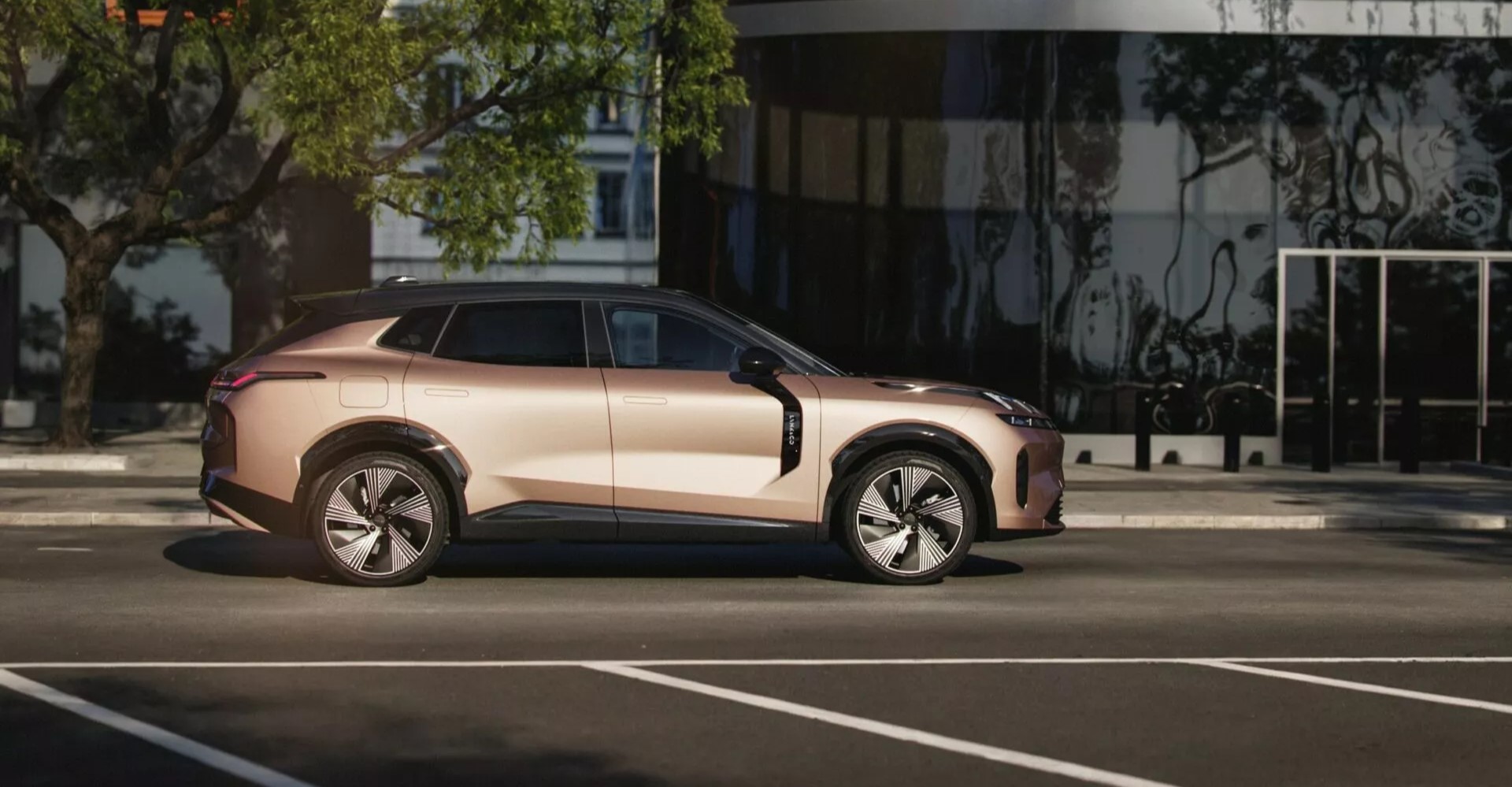 Ngang than xe Lynk Co 08 EM P Đánh giá Lynkco 08 EMP